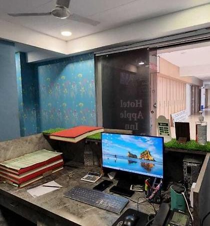 Oyo Hotel Apple Inn Surat Dış mekan fotoğraf