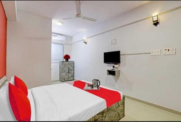Oyo Hotel Apple Inn Surat Dış mekan fotoğraf