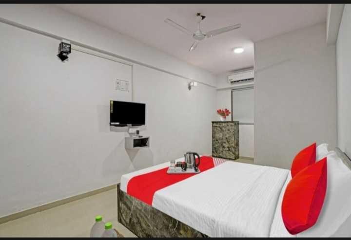 Oyo Hotel Apple Inn Surat Dış mekan fotoğraf