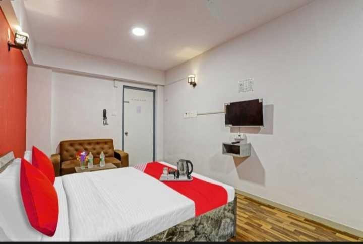 Oyo Hotel Apple Inn Surat Dış mekan fotoğraf