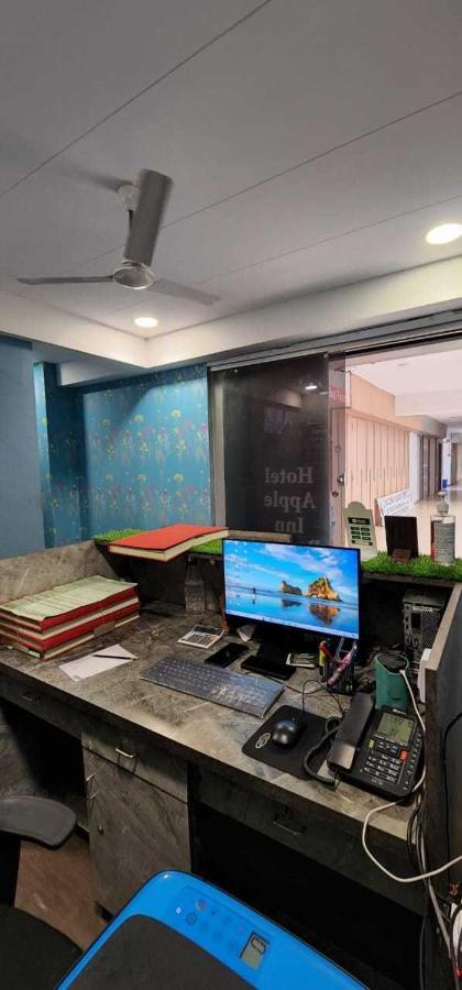 Oyo Hotel Apple Inn Surat Dış mekan fotoğraf