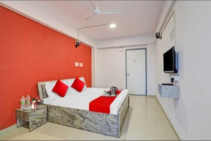 Oyo Hotel Apple Inn Surat Dış mekan fotoğraf