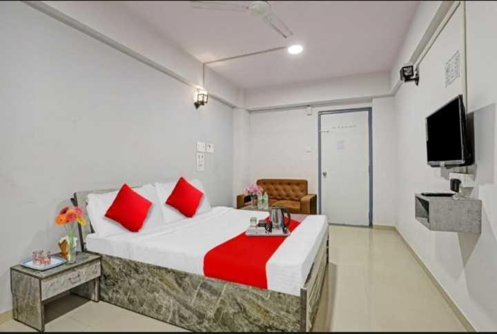 Oyo Hotel Apple Inn Surat Dış mekan fotoğraf
